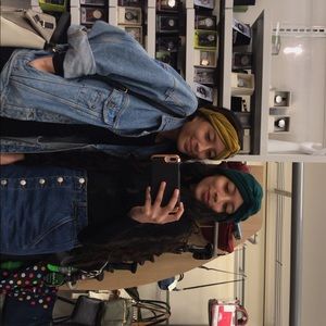 Meet your Posher, Iris